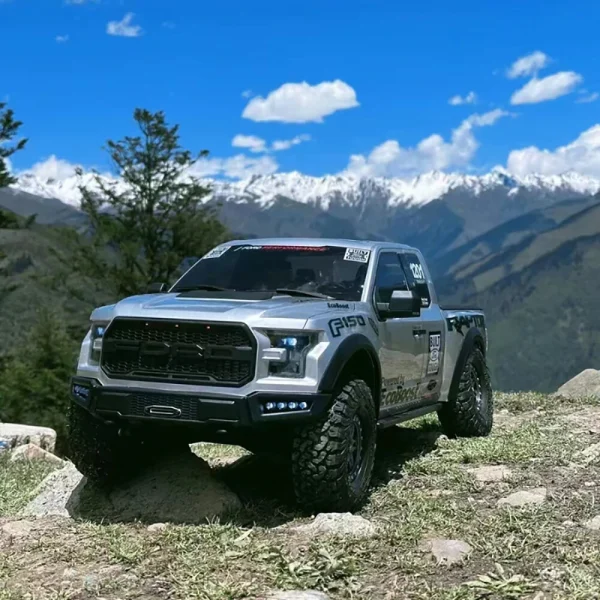 Traction Hobby KM 1/8 2.4G 4WD for Ford F150 RC Car Rock Crawler Off-Road Climbing Pickup Truck Differential Lock LED Light Mountain Vehicles Models Simulation Electric Remote Control Toys - Image 6